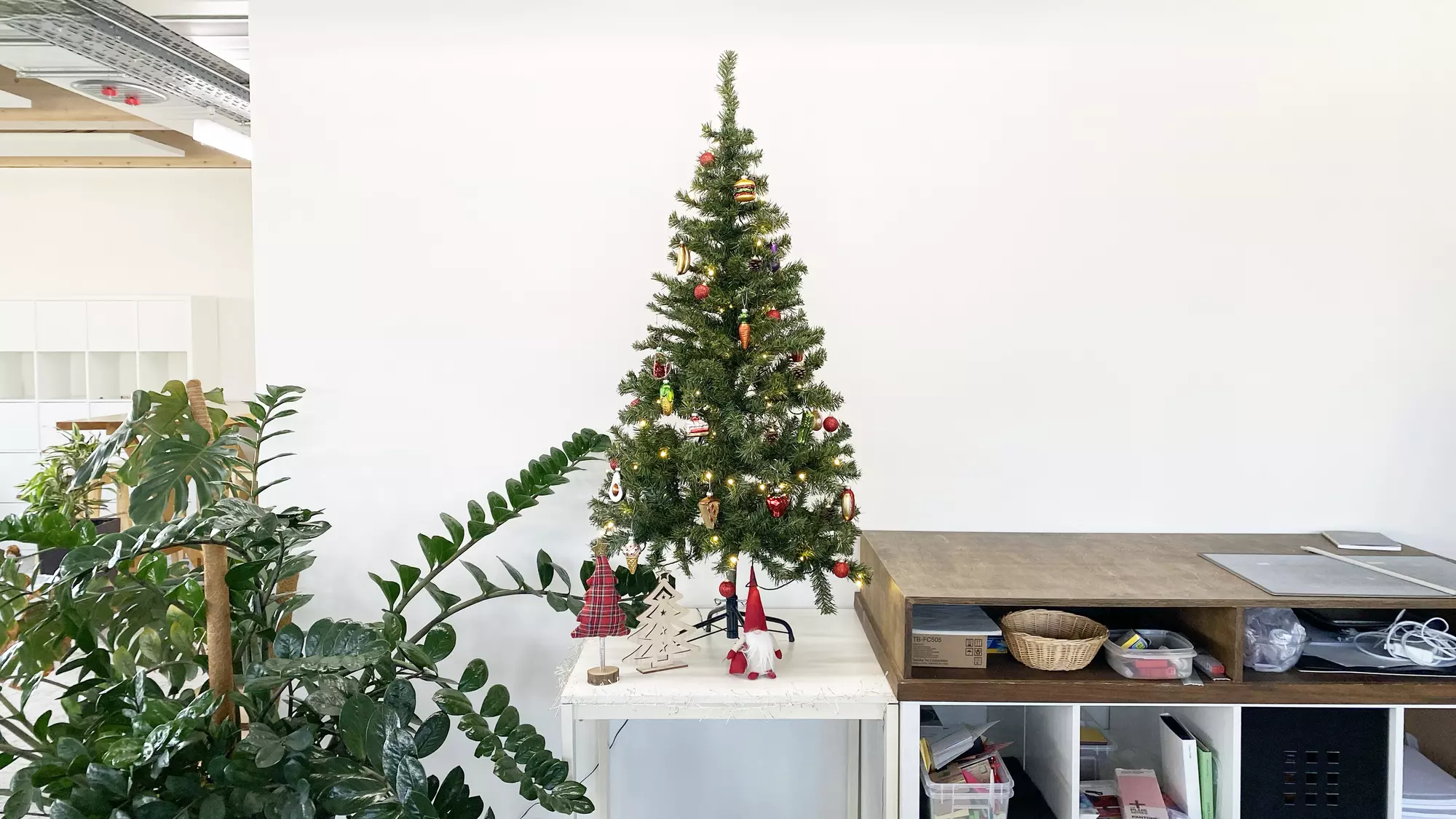 Photo du sapin de Noël qui illustre l'article de blog