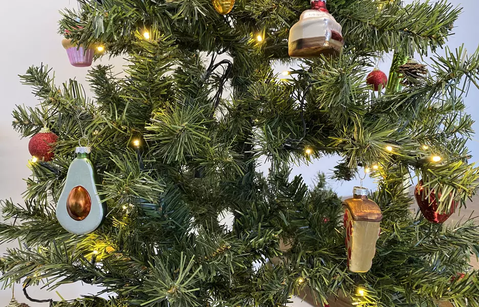 Photo du détail d'une boule du sapin de Noël