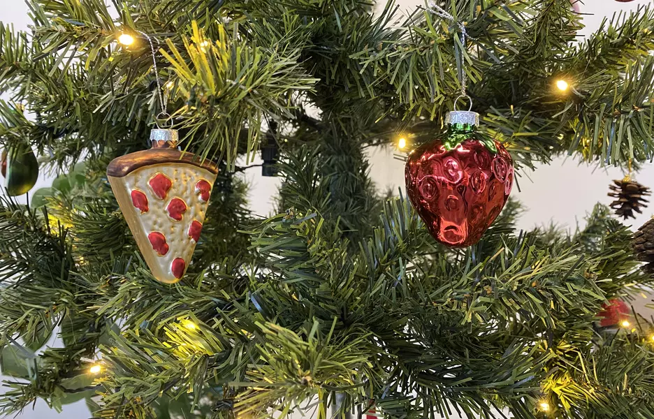 Photo du détail d'une boule du sapin de Noël