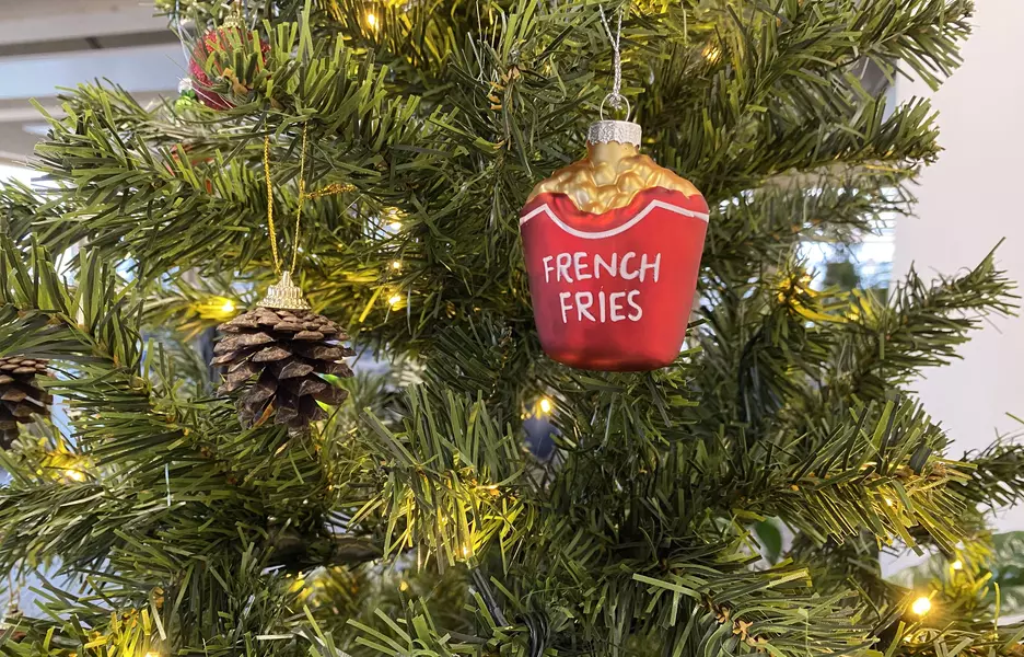 Photo du détail d'une boule du sapin de Noël