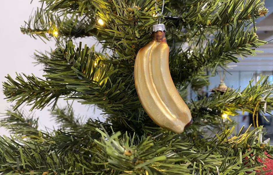 Photo du détail d'une boule du sapin de Noël